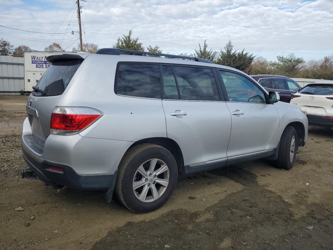 VIN 5TDBK3EH2DS218253 2013 TOYOTA HIGHLANDER no.3