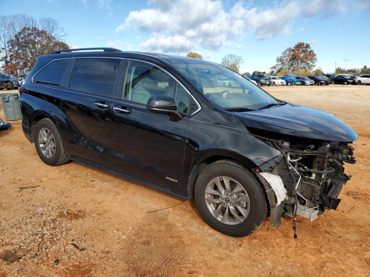 2021 Toyota Sienna - Image 4