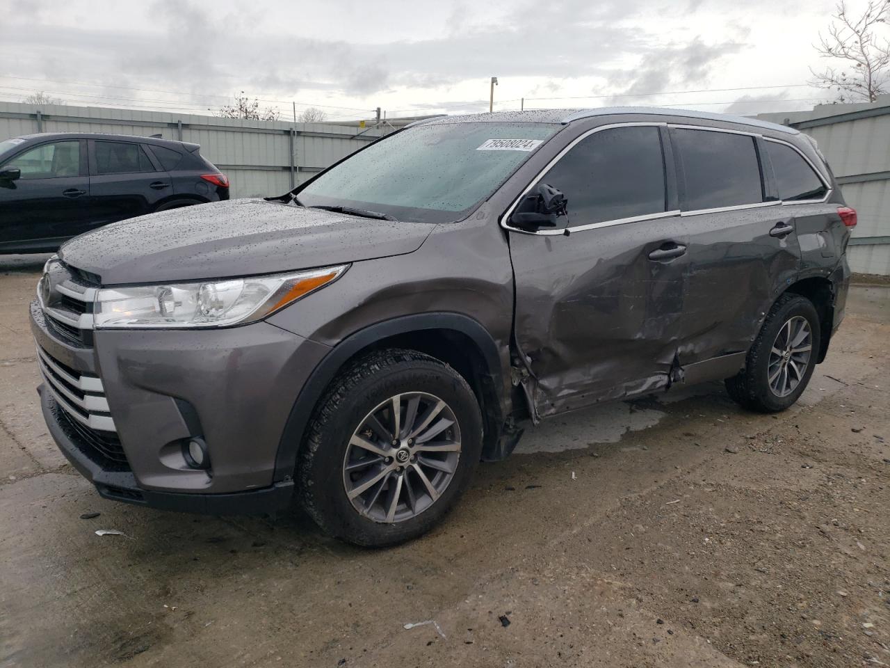 2018 Toyota Highlander - Image 1