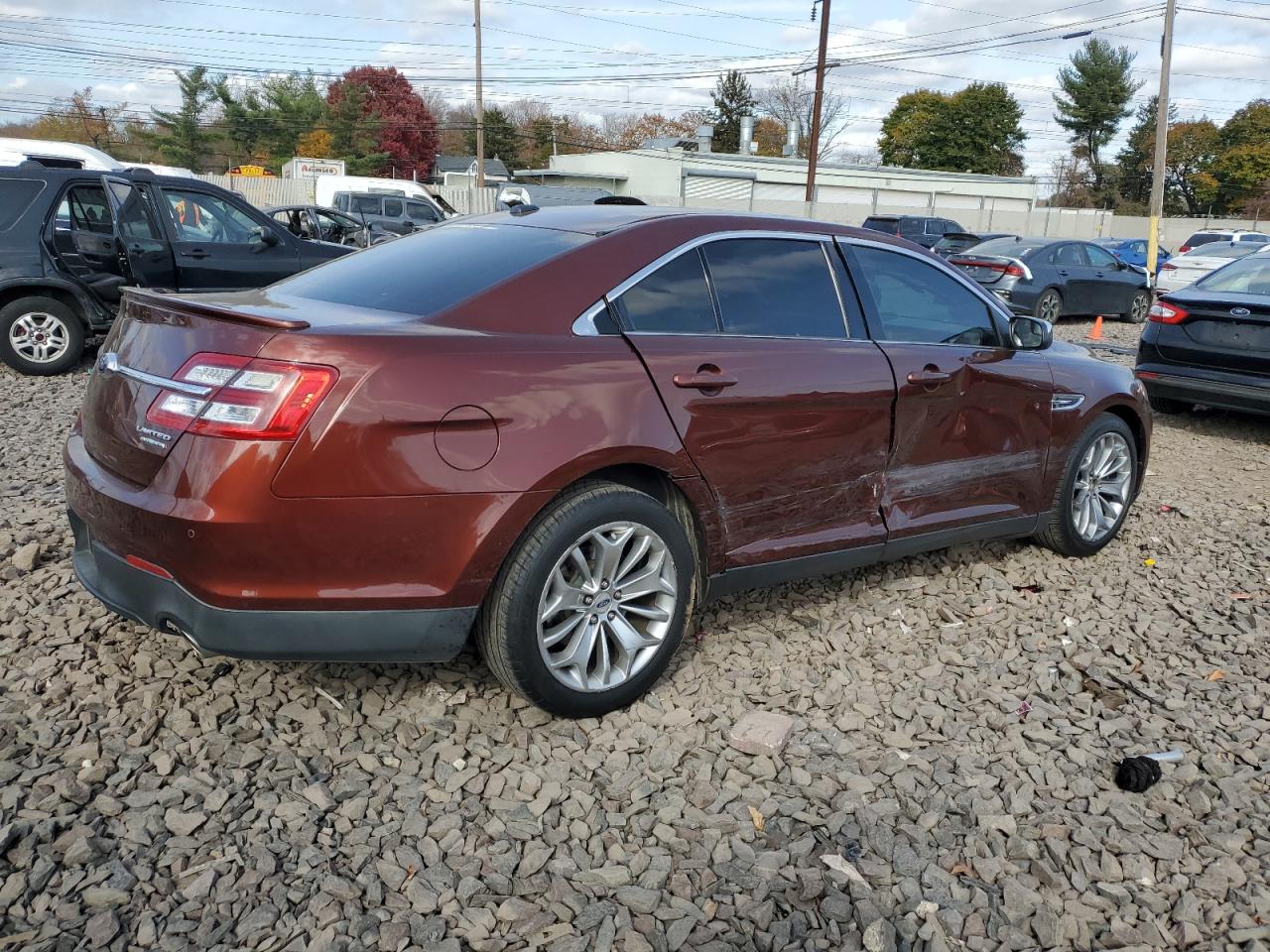 VIN 1FAHP2F85FG124116 2015 FORD TAURUS no.3