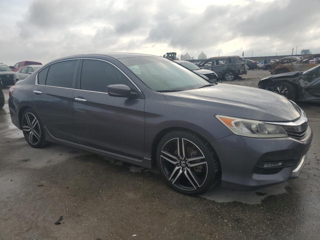 VIN 1HGCR2F52HA023725 2017 HONDA ACCORD no.4