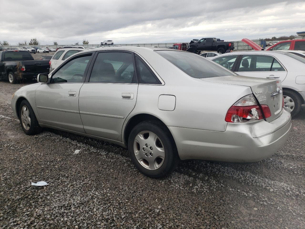 2004 Toyota Avalon - Image 2