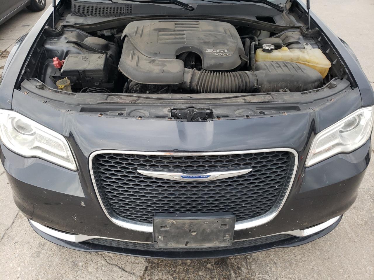 2018 Chrysler 300 - Image 11