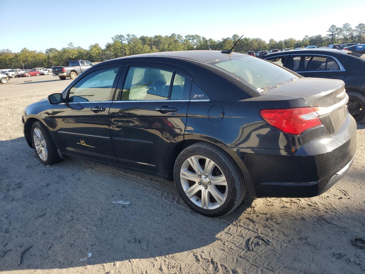 2013 Chrysler 200 - Image 2
