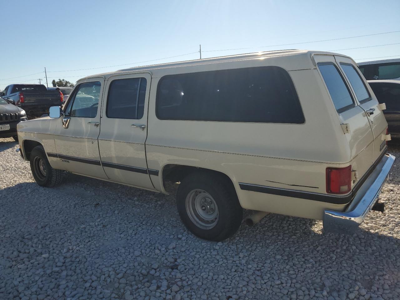 1990 Chevrolet Suburban - Image 2