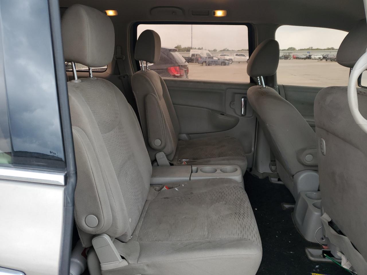 2014 Nissan Quest - Image 11