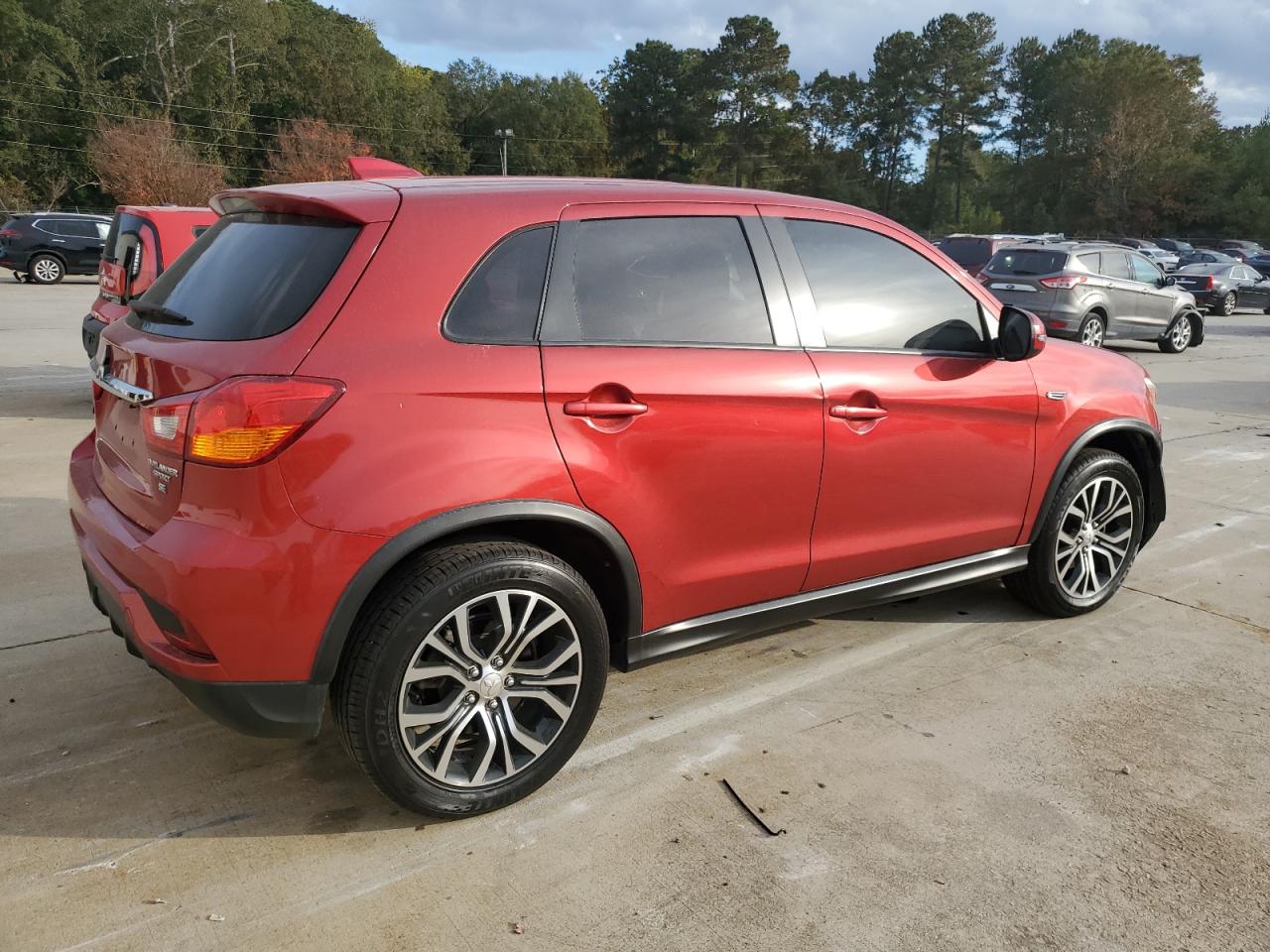 2019 Mitsubishi Outlander - Image 3