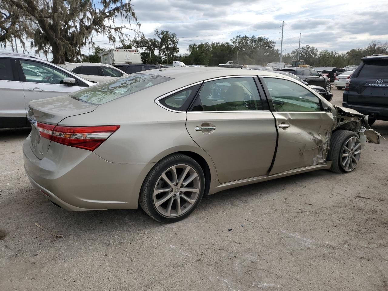 2014 Toyota Avalon - Image 3