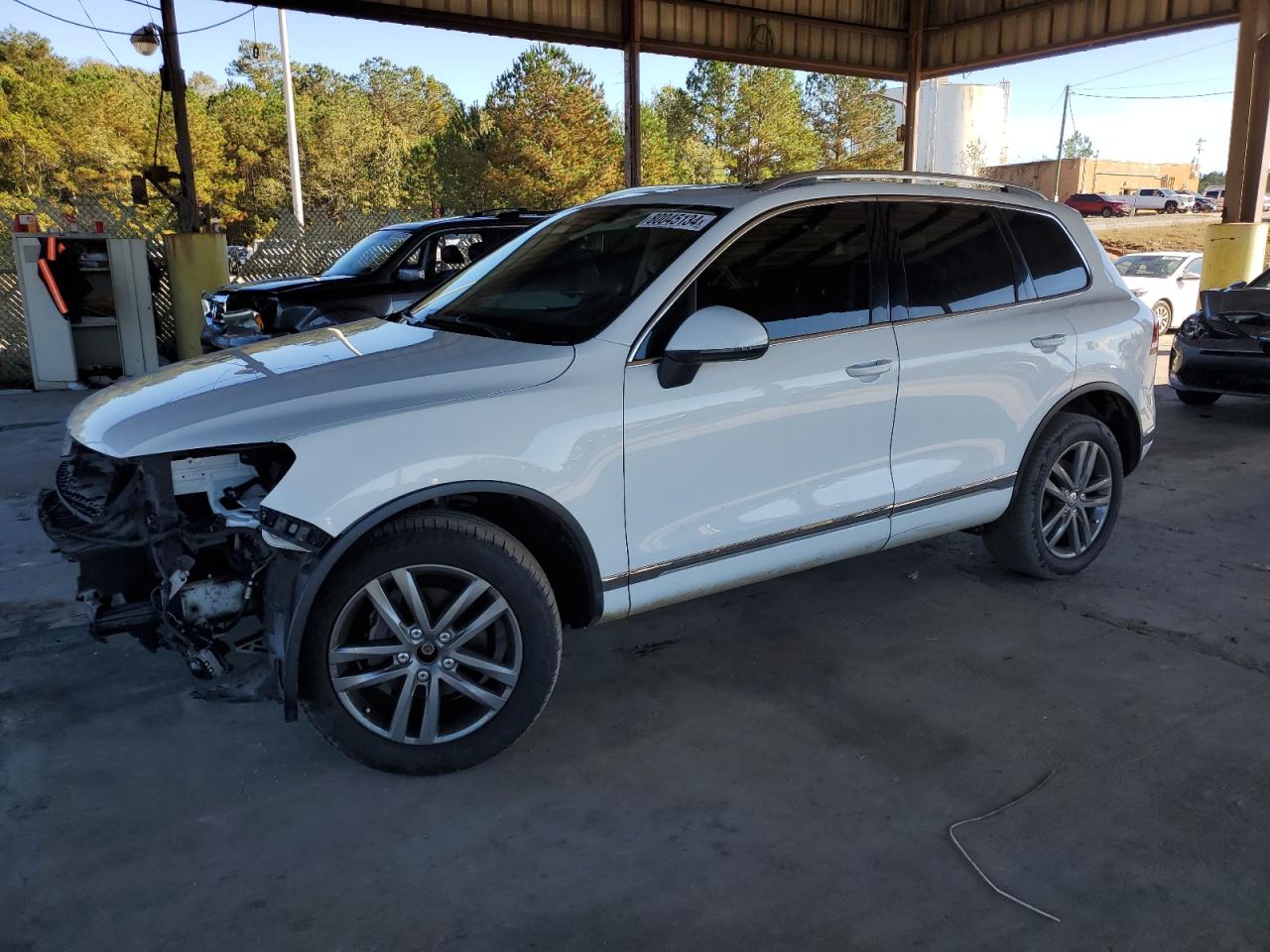 2016 Volkswagen Touareg - Image 1