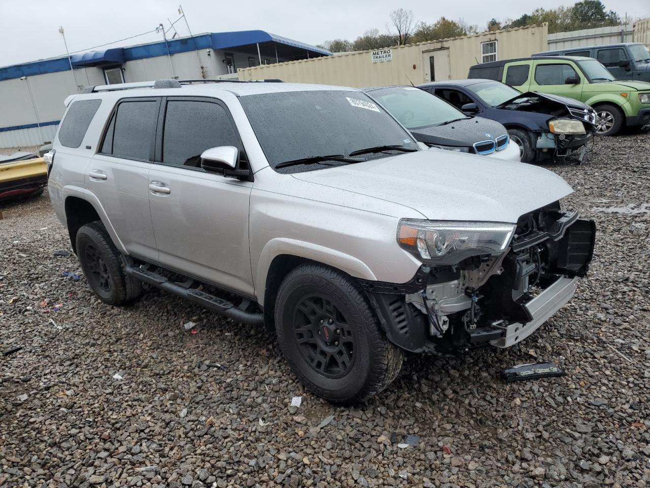 VIN JTEEU5JR9P5300469 2023 TOYOTA 4RUNNER no.4