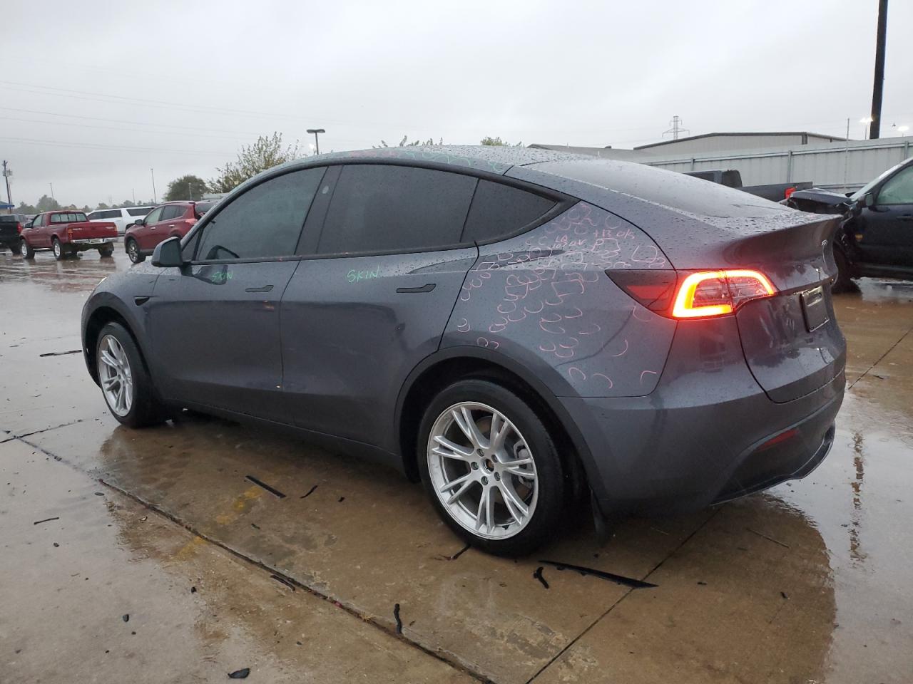 VIN 7SAYGDED7PF960240 2023 TESLA MODEL Y no.2