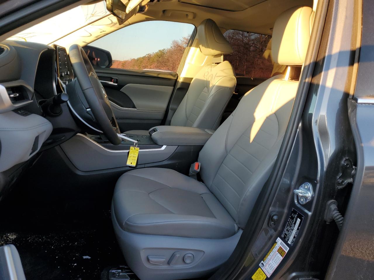 2021 Toyota Highlander - Image 7