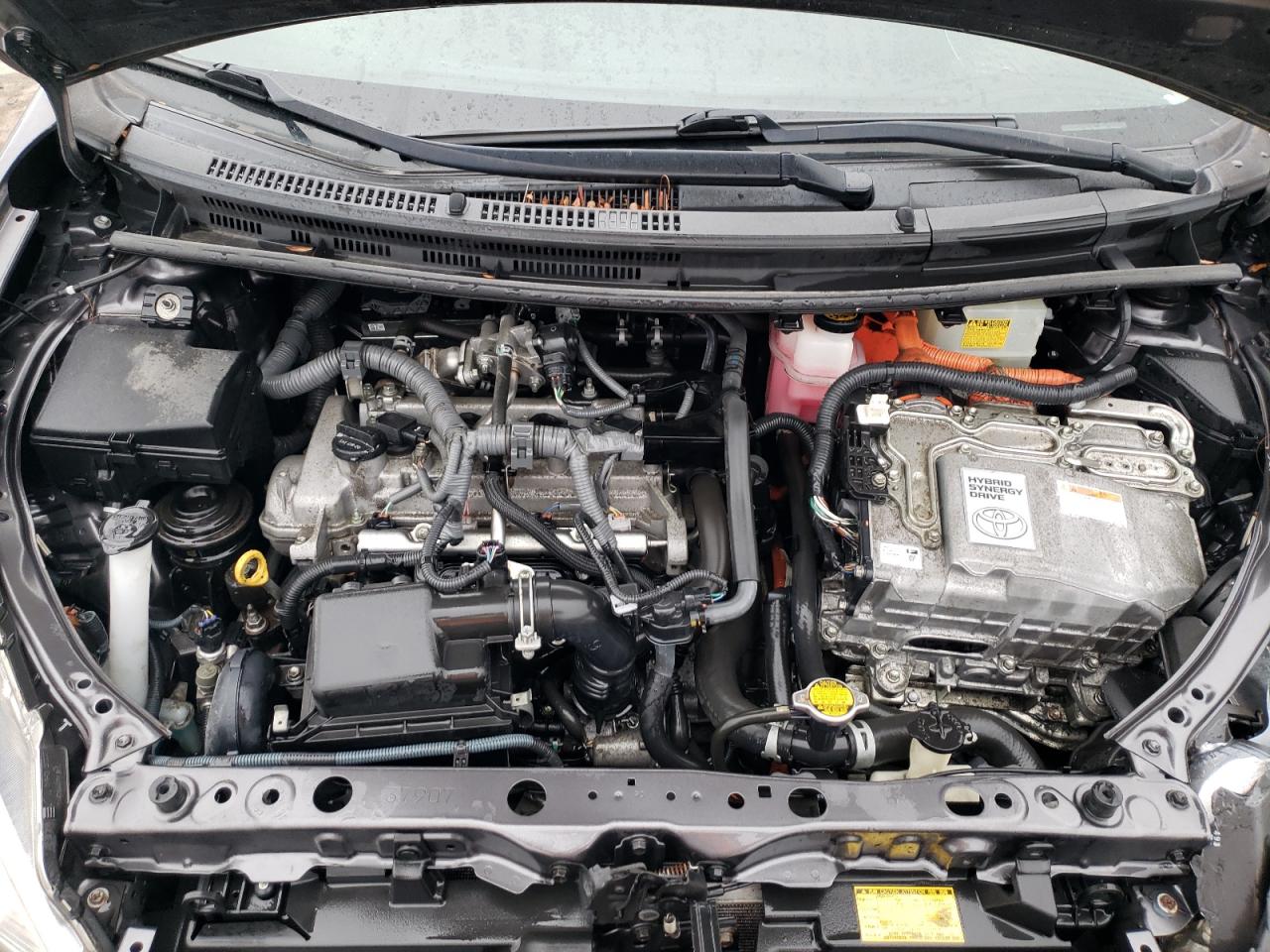 2014 Toyota Prius - Image 11