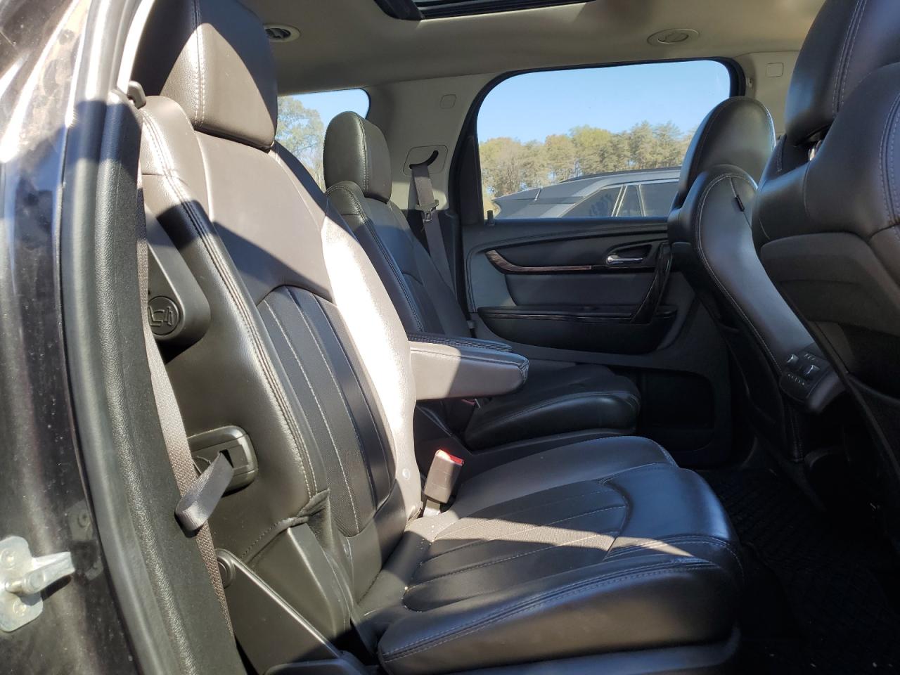2015 GMC Acadia - Image 11