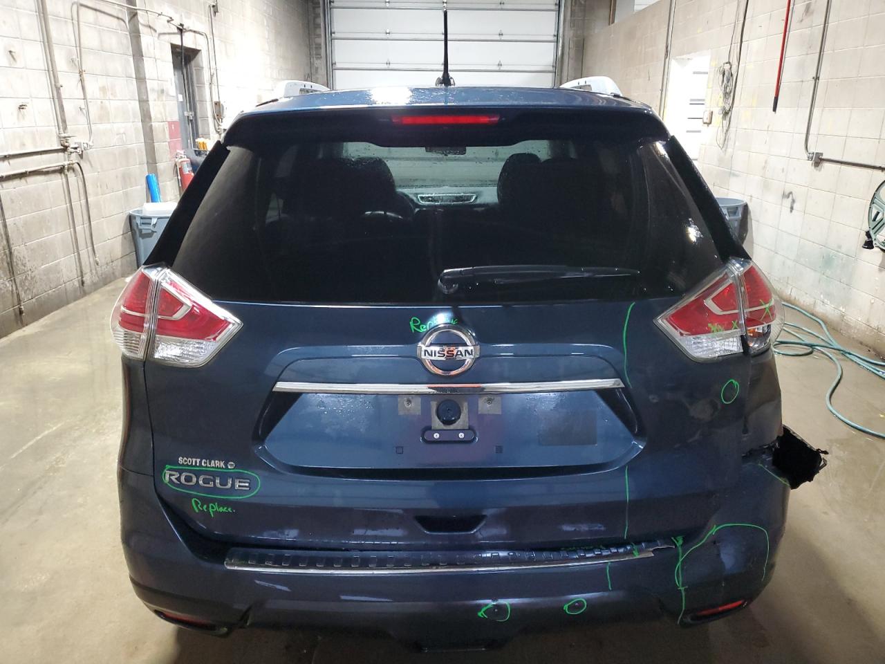 2016 Nissan Rogue S VIN: JN8AT2MT4GW025698 Lot: 81585894