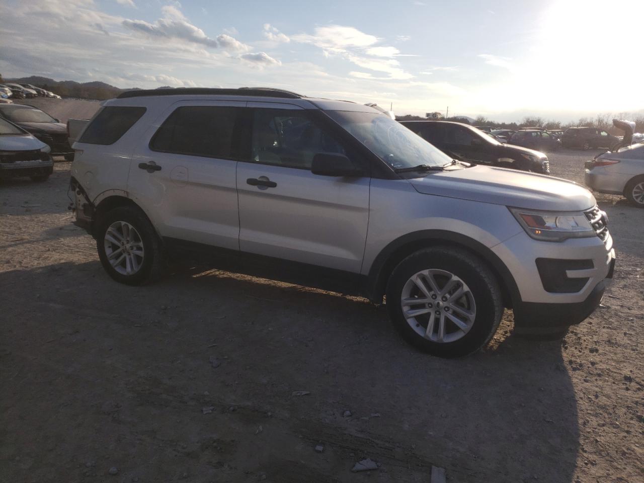 2016 Ford Explorer - Image 4