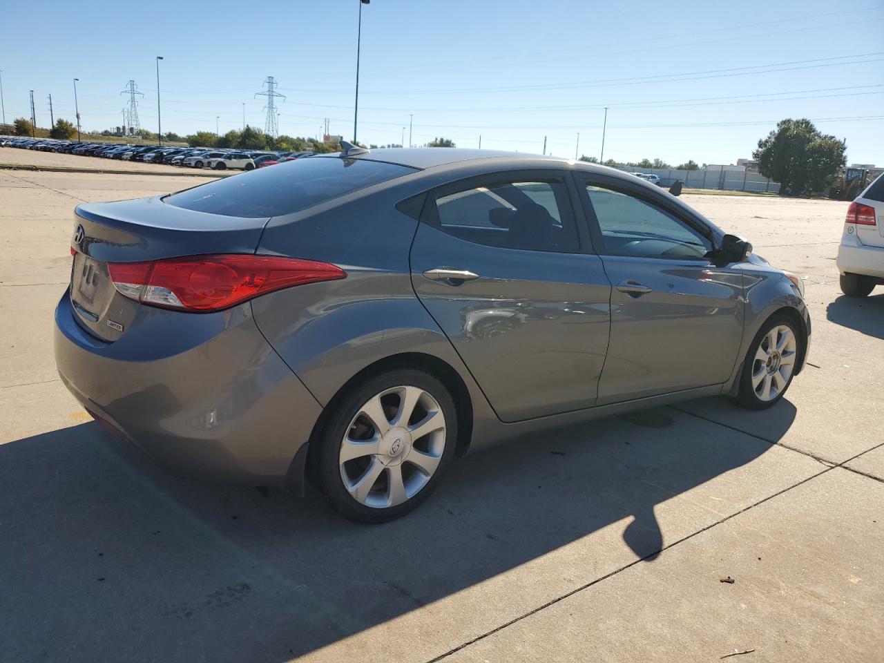 2013 Hyundai Elantra - Image 3