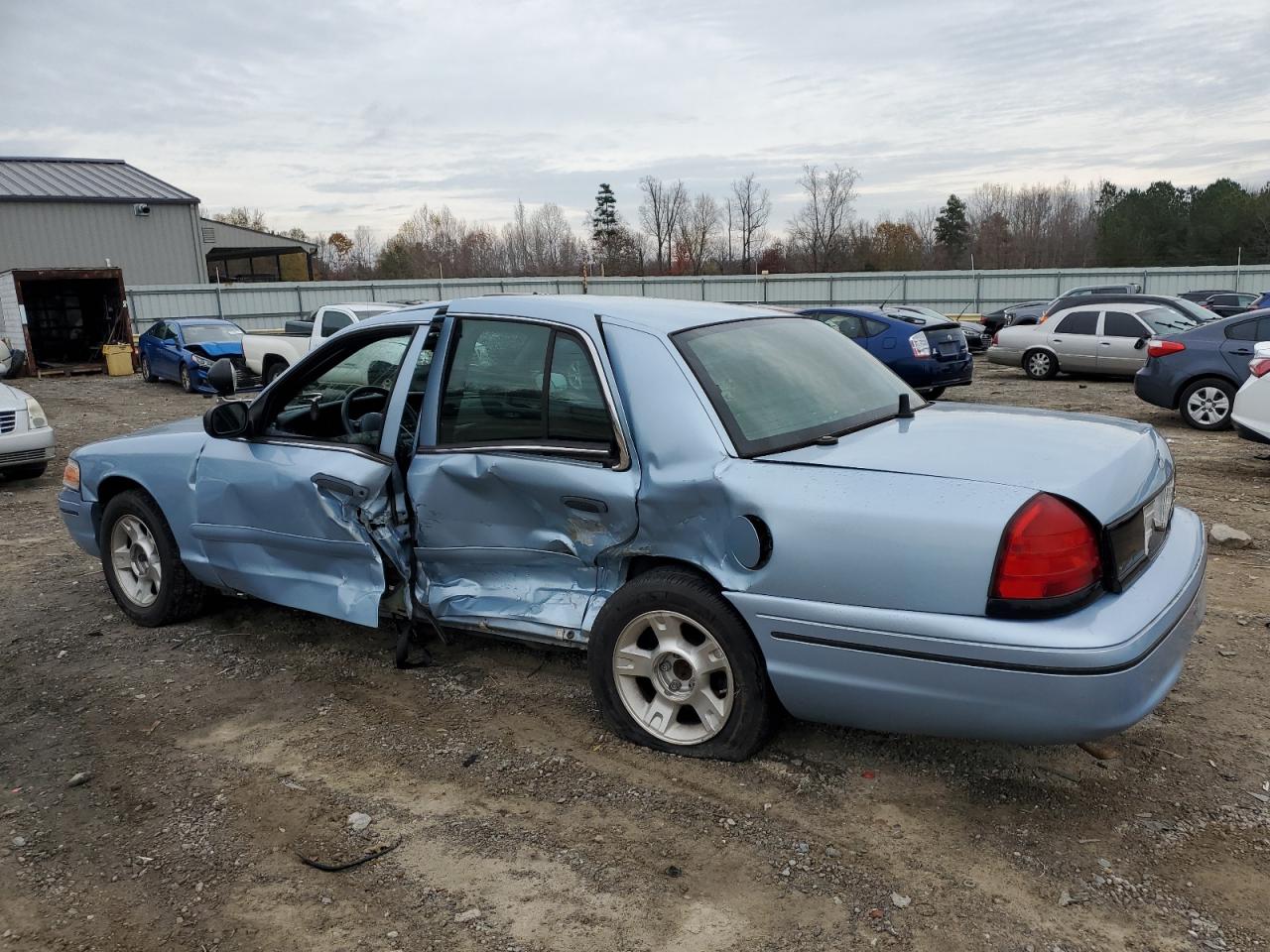 2001 Ford Crown Victoria - Image 2