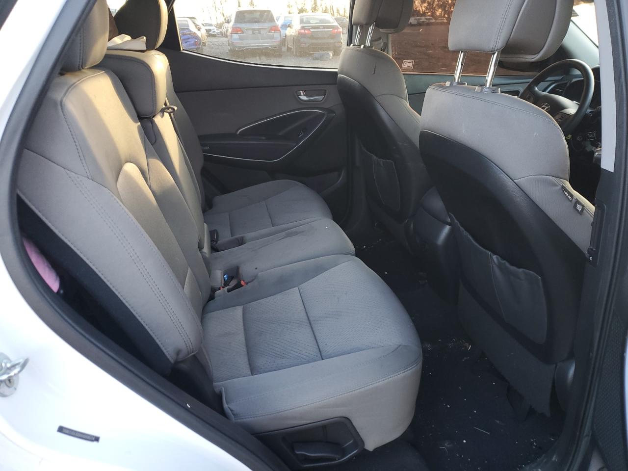 2017 Hyundai Santa Fe - Image 12