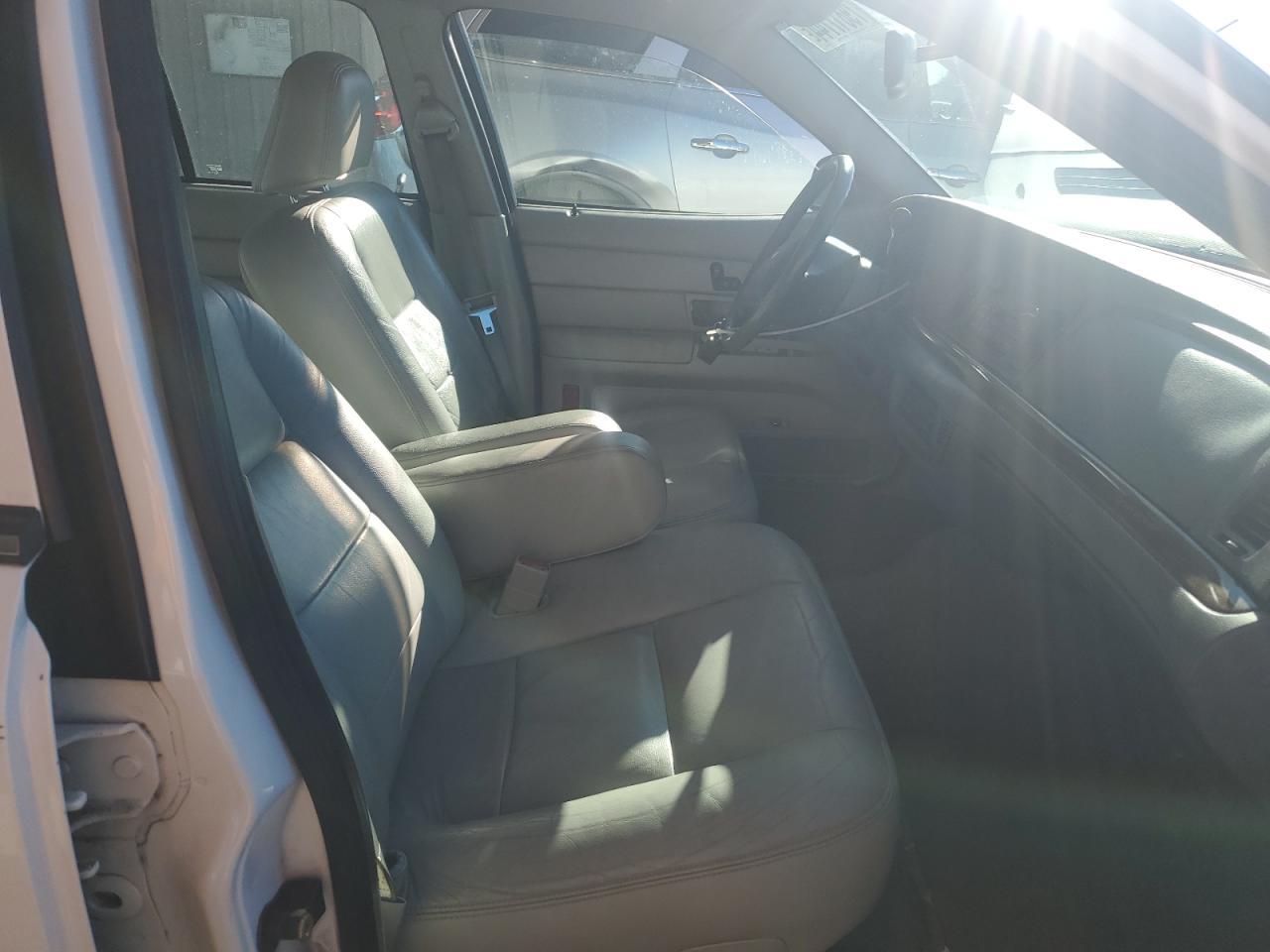 2003 Ford Crown Victoria - Image 7