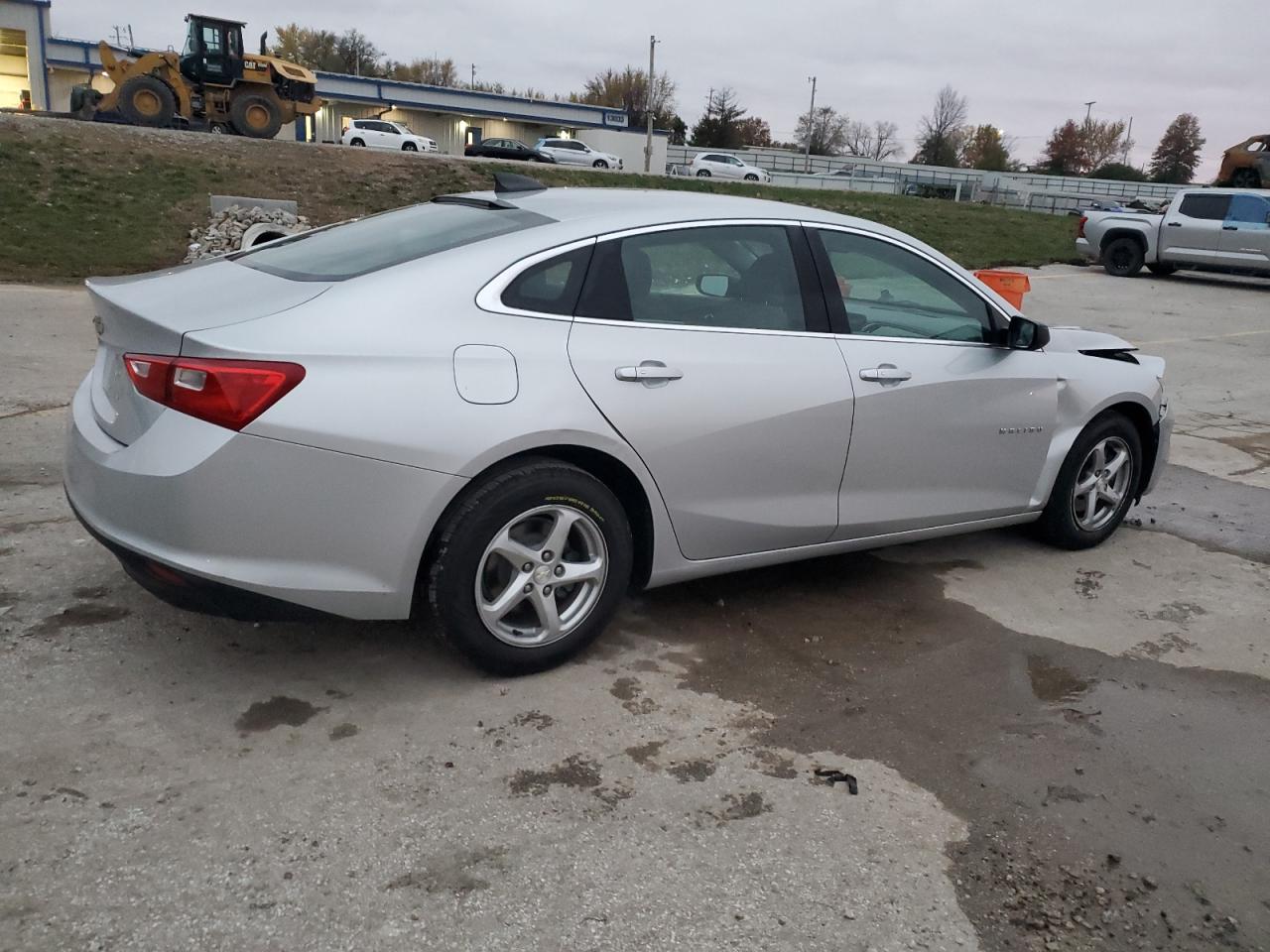 2017 Chevrolet Malibu - Image 3