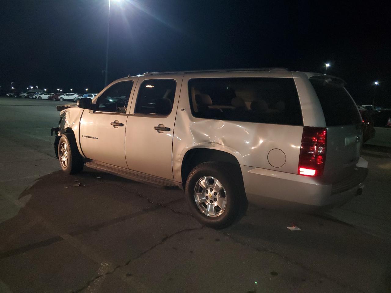 2009 Chevrolet Suburban - Image 2