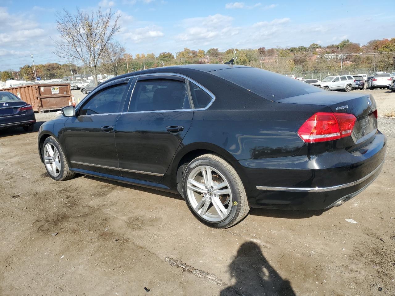 2014 Volkswagen Passat - Image 2
