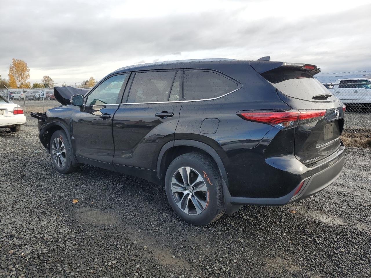 2022 Toyota Highlander - Image 2