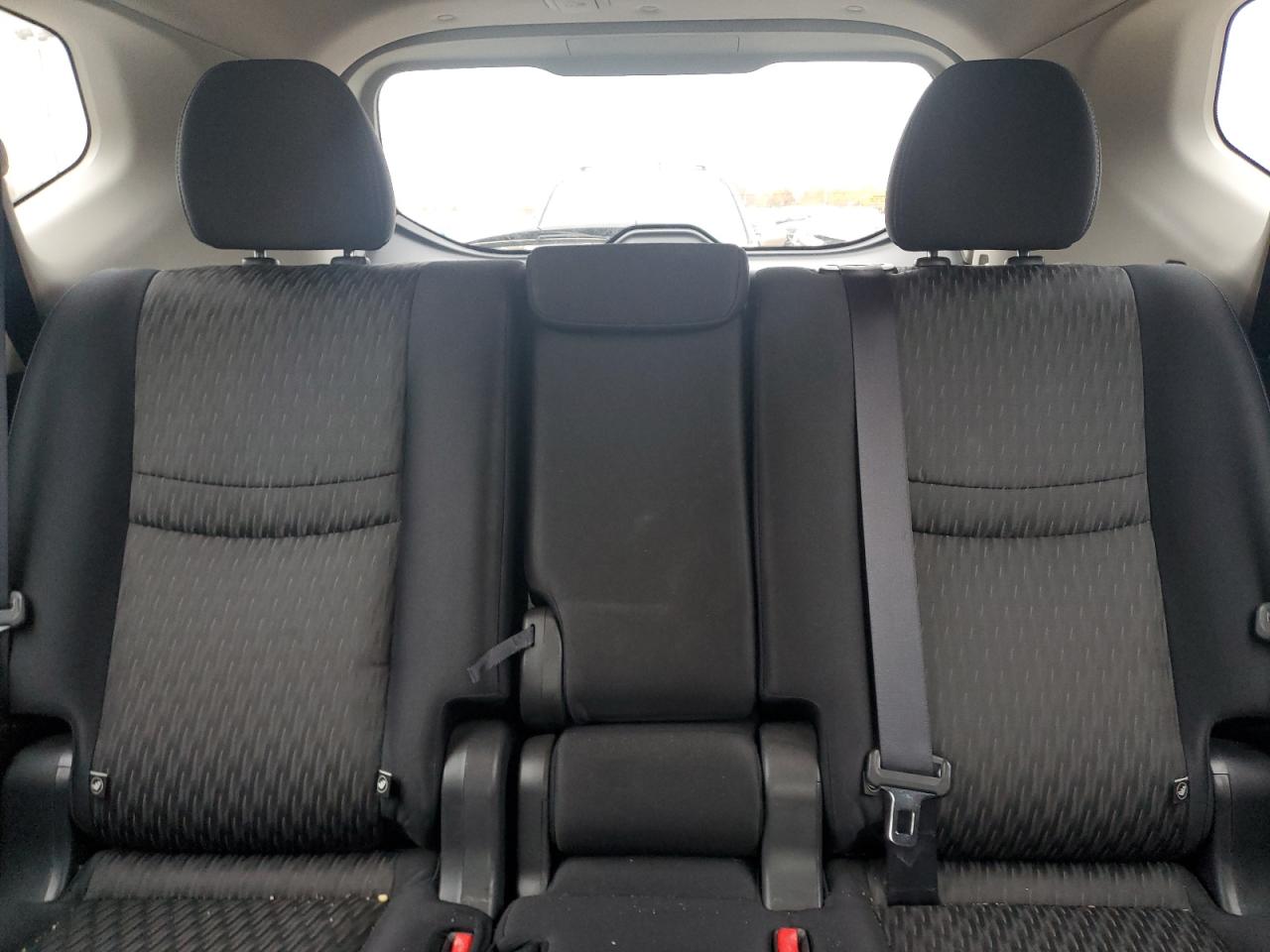 2017 Nissan Rogue - Image 10