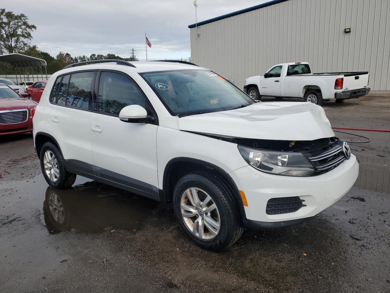 2017 Volkswagen Tiguan - Image 4