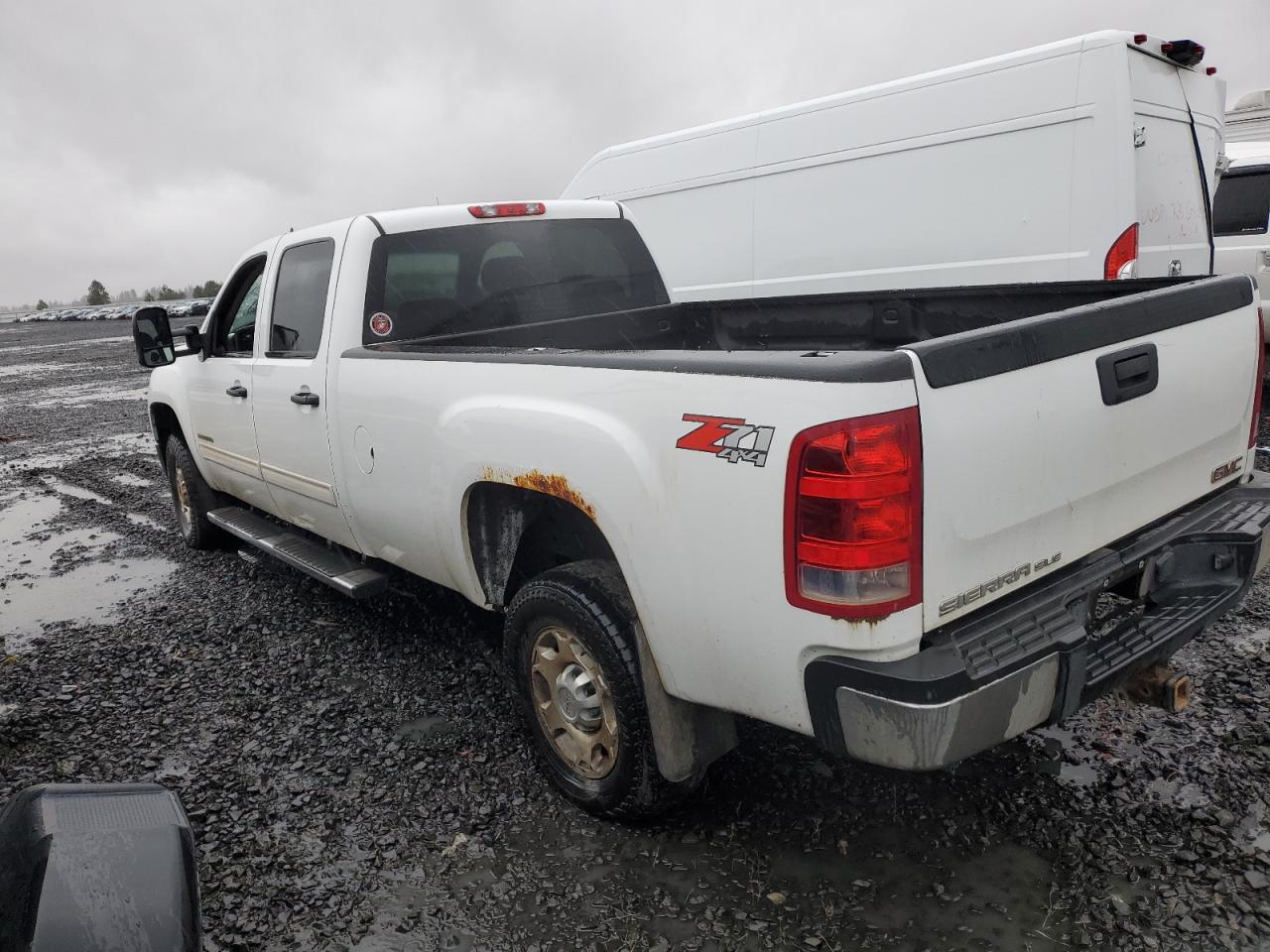 2010 GMC Sierra - Image 2