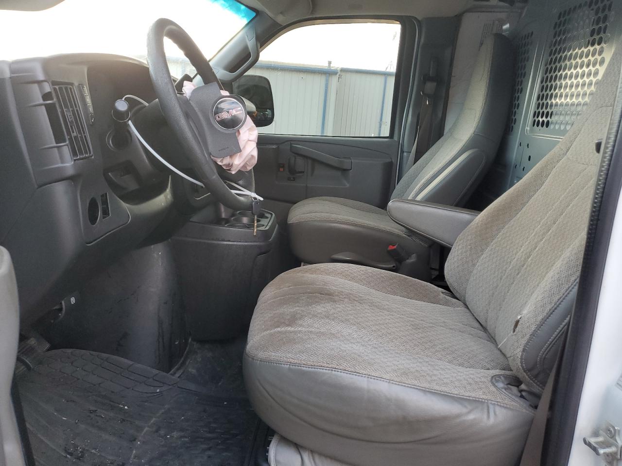 2017 GMC Savana - Image 7