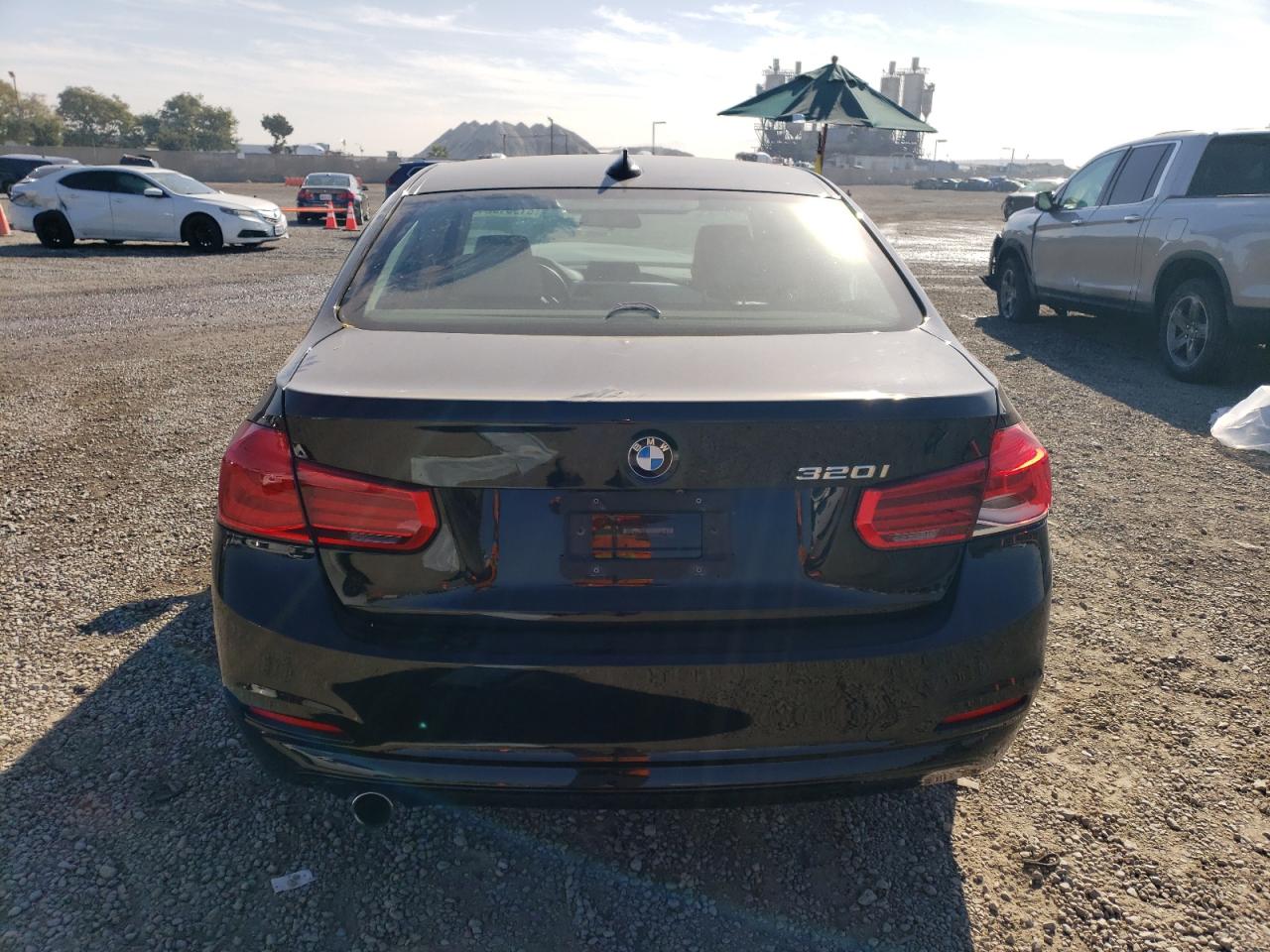 2018 BMW 320 I VIN: WBA8E1G59JNU89947 Lot: 81981924