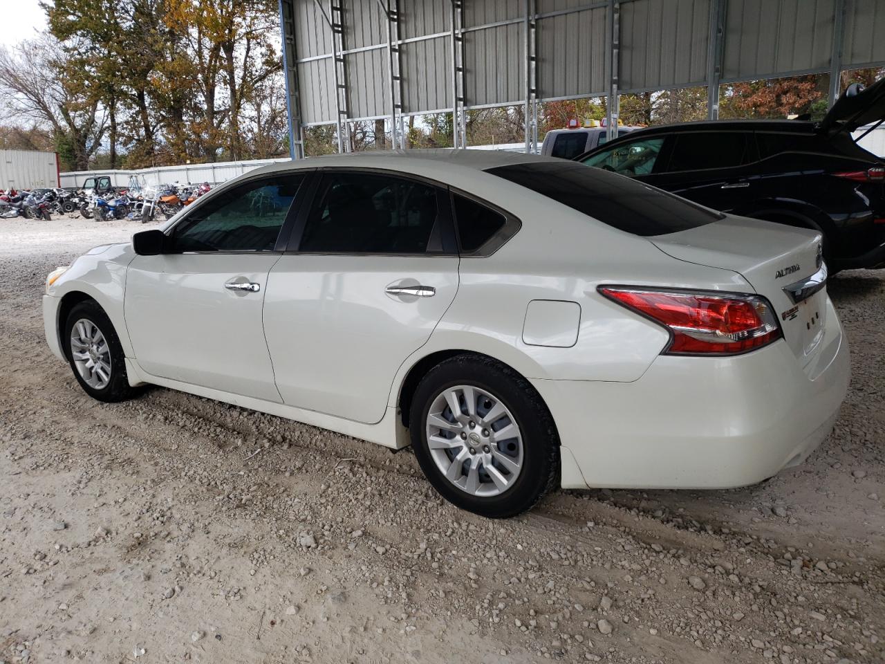2015 Nissan Altima - Image 2