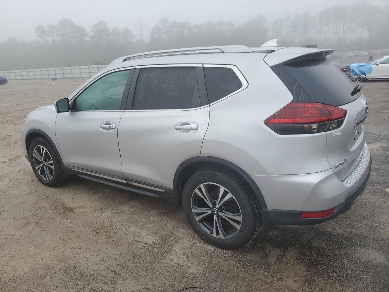 2018 Nissan Rogue - Image 2