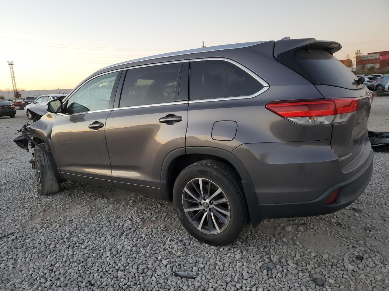 2018 Toyota Highlander - Image 2