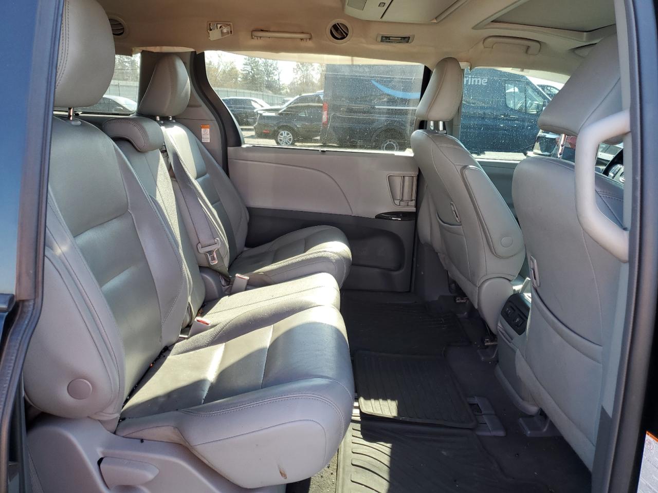 2018 Toyota Sienna - Image 11