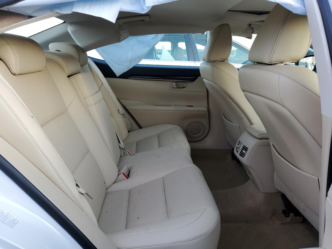 2015 Lexus ES - Image 10
