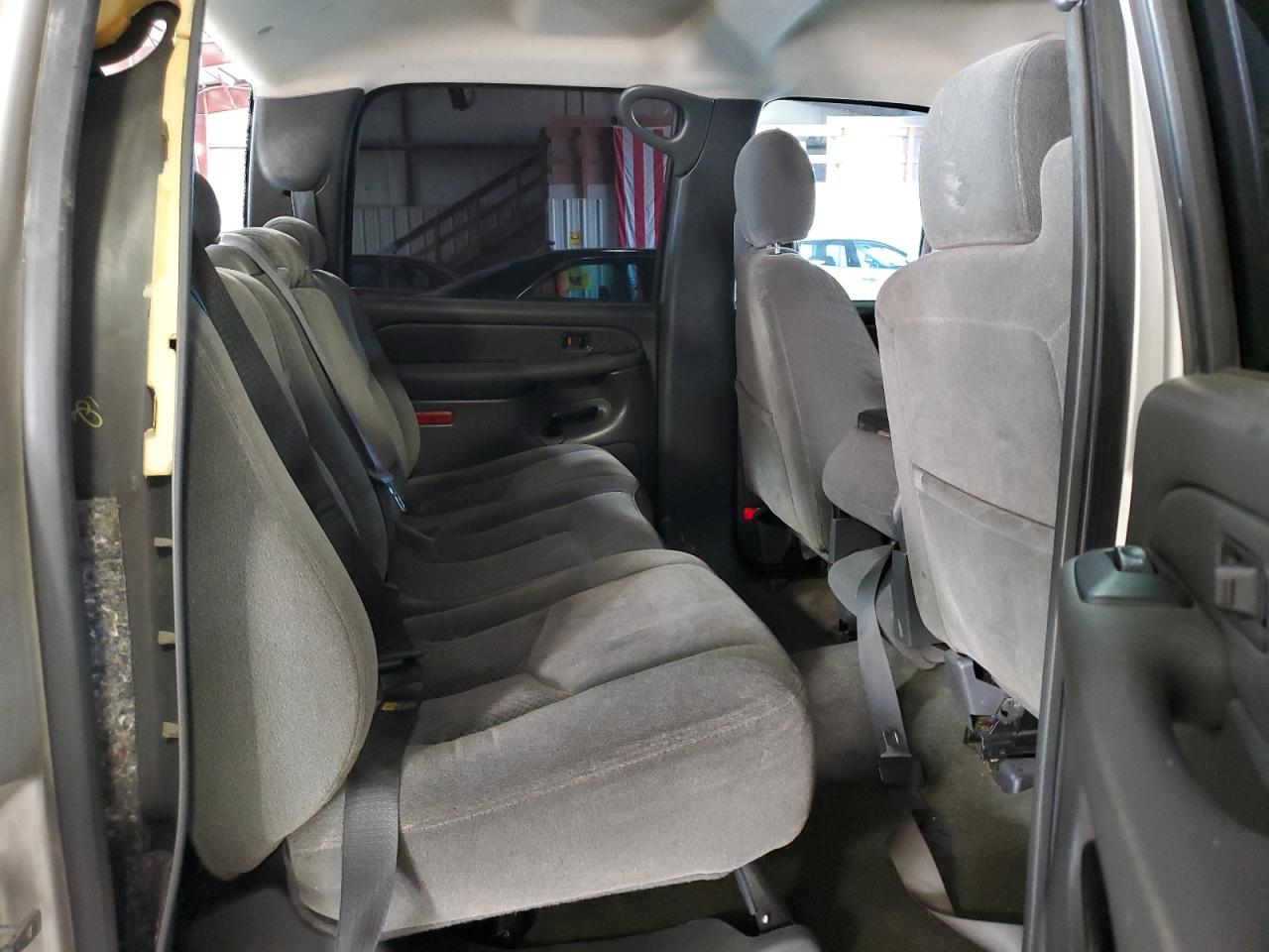 2004 Chevrolet Silverado - Image 10
