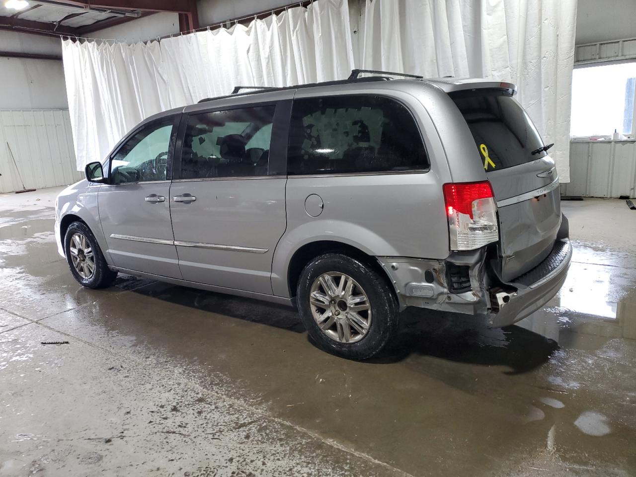 2015 Chrysler Town & Country - Image 2