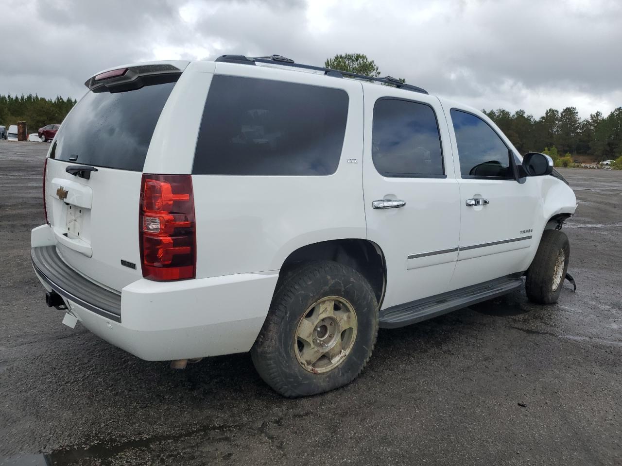 2010 Chevrolet Tahoe - Image 3
