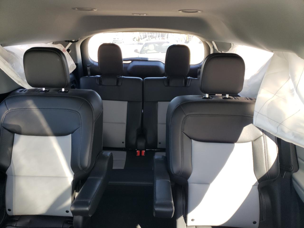 2023 Ford Explorer - Image 10