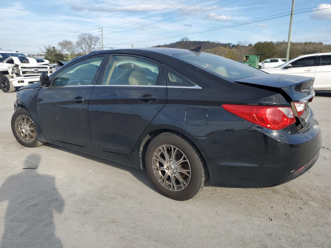 2011 Hyundai Sonata - Image 2