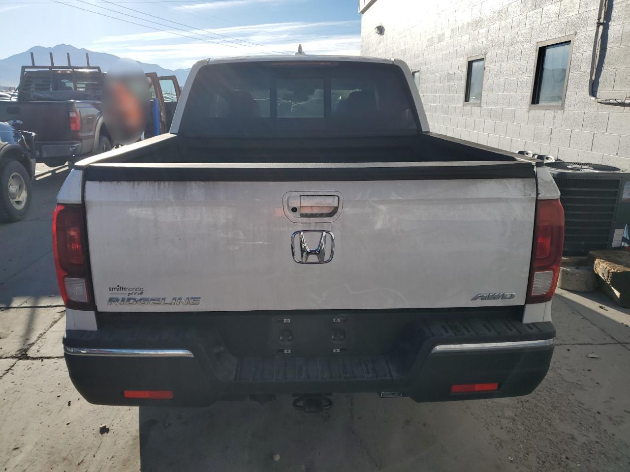 2020 Honda Ridgeline - Image 6