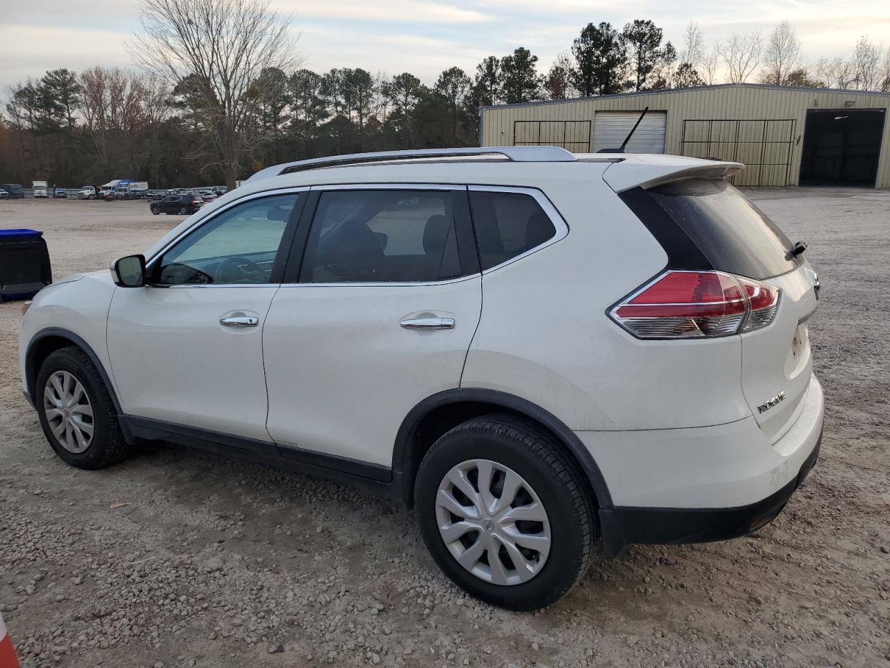 2016 Nissan Rogue - Image 2
