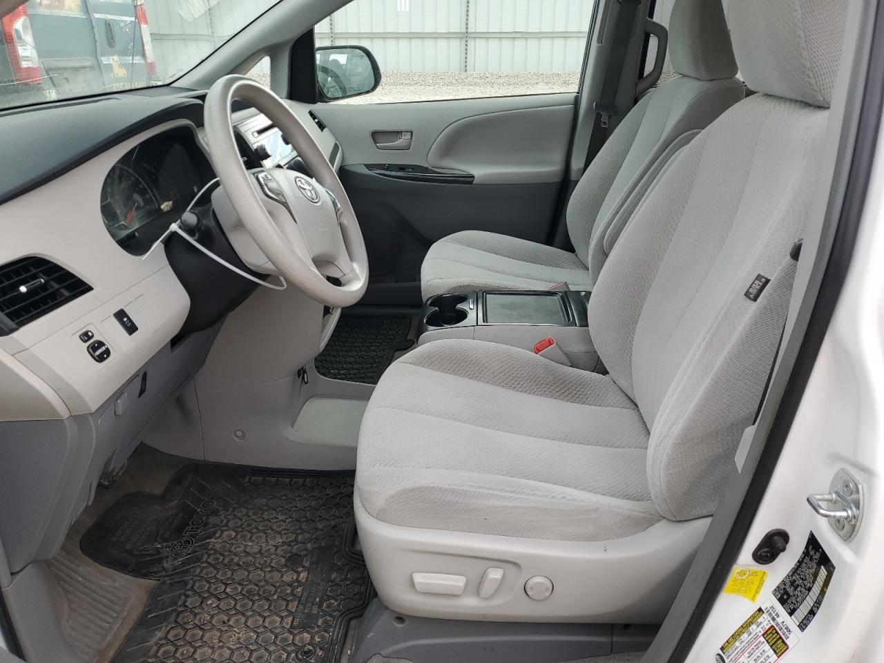 2012 Toyota Sienna - Image 7