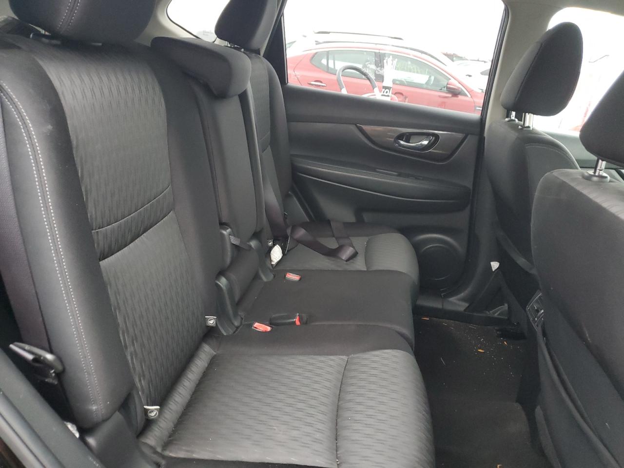 2018 Nissan Rogue - Image 10