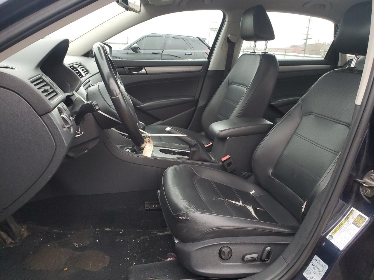 2014 Volkswagen Passat - Image 7
