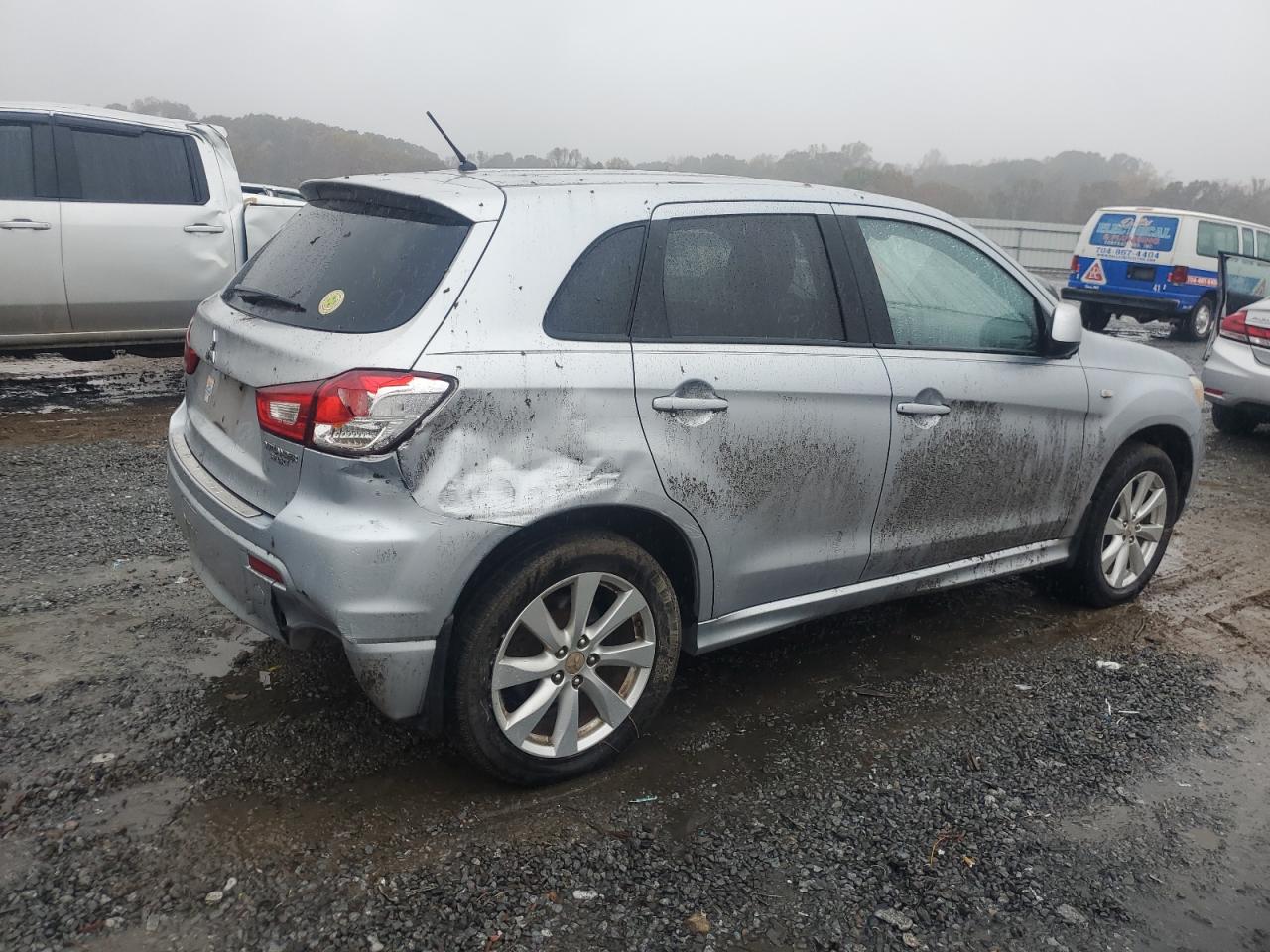 2012 Mitsubishi Outlander - Image 3