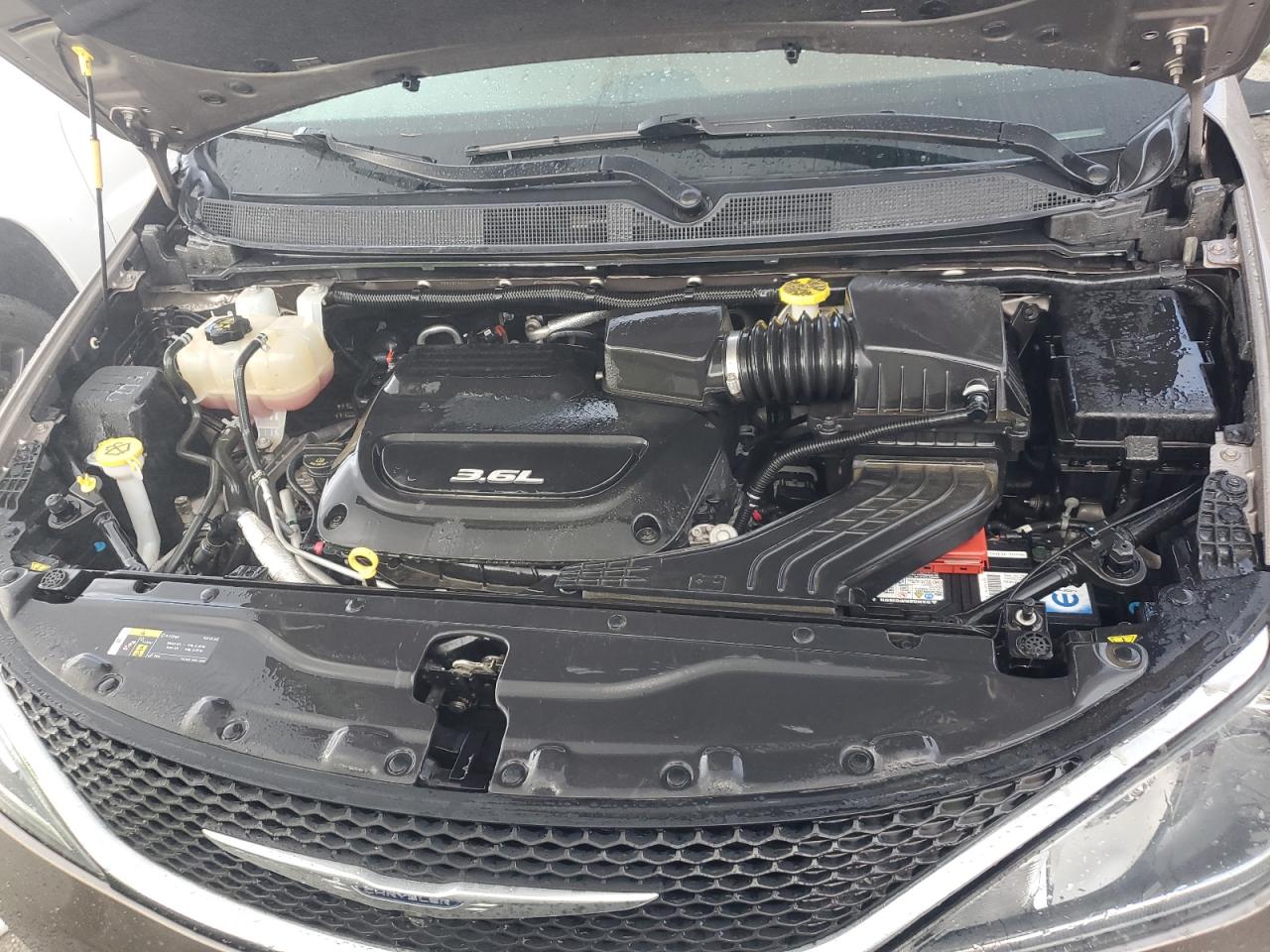 2018 Chrysler Pacifica - Image 12